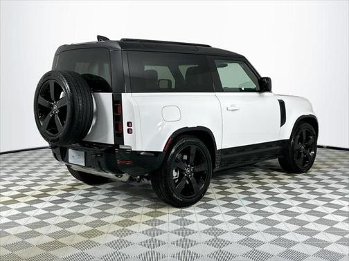 2025 Land Rover Defender 90 P400 X-Dynamic SE
