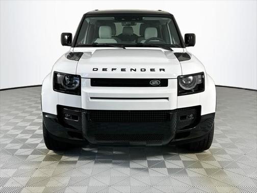2025 Land Rover Defender 90 P400 X-Dynamic SE