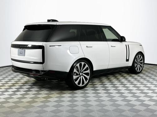 2025 Land Rover Range Rover P530 SE