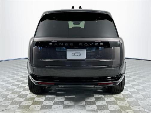 2025 Land Rover Range Rover P400 SE 7 Seat