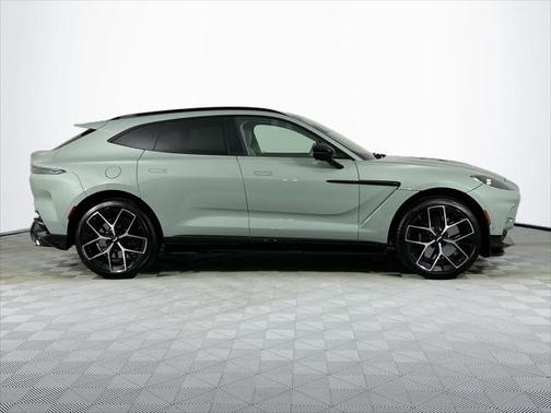 2025 Aston Martin DBX 707
