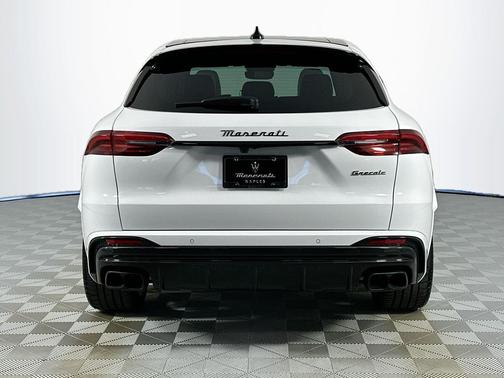 Bianco 2026 Maserati Grecale Trofeo