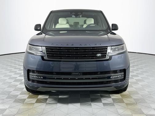2026 Land Rover Range Rover P550e SE