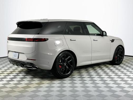 2025 Land Rover Range Rover Sport SE