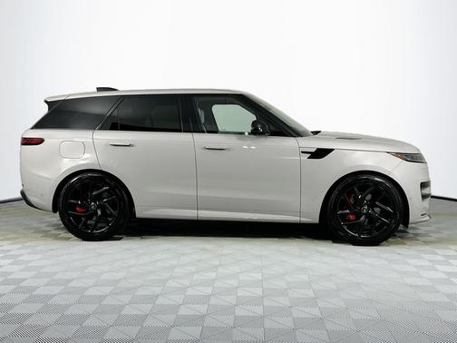 2025 Land Rover Range Rover Sport SE
