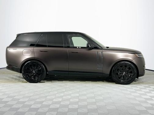2025 Land Rover Range Rover P550e SE