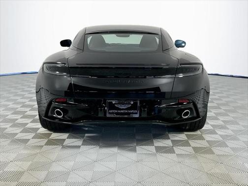 2025 Aston Martin DB12