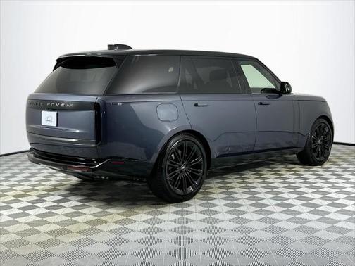 2025 Land Rover Range Rover P530 SE 7 Seat