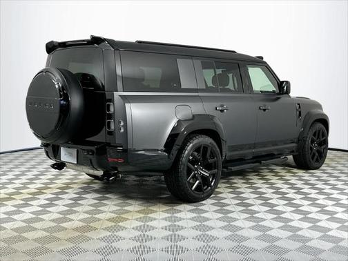 2025 Land Rover Defender V8