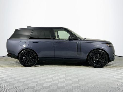 2026 Land Rover Range Rover P550e SE