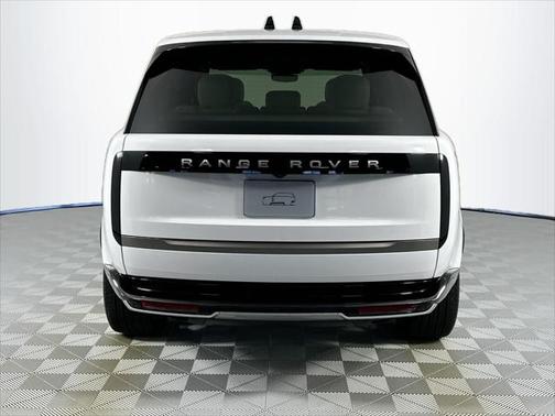 2025 Land Rover Range Rover P400 SE