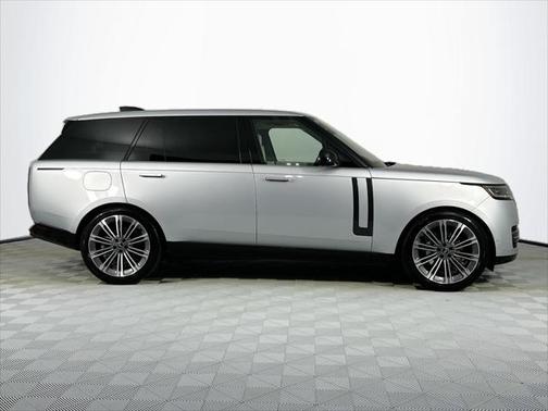 2025 Land Rover Range Rover P400 SE 7 Seat