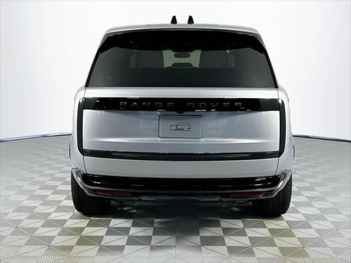 2025 Land Rover Range Rover P400 SE 7 Seat