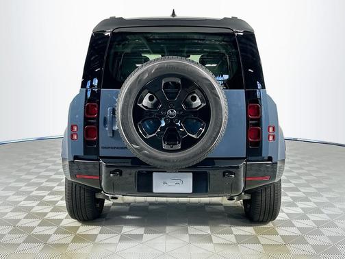2025 Land Rover Defender 110 P400 X-Dynamic SE