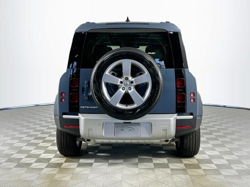 2025 Land Rover Defender 110 P300