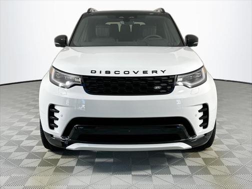 2025 Land Rover Discovery P300 Dynamic SE