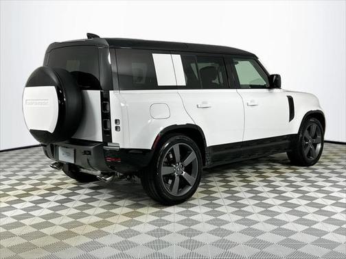 2025 Land Rover Defender 110 V8