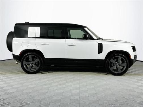 2025 Land Rover Defender 110 V8