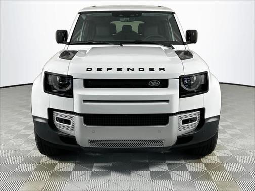 2025 Land Rover Defender 130 P400 S