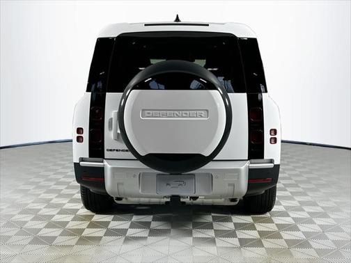 2025 Land Rover Defender 130 P400 S