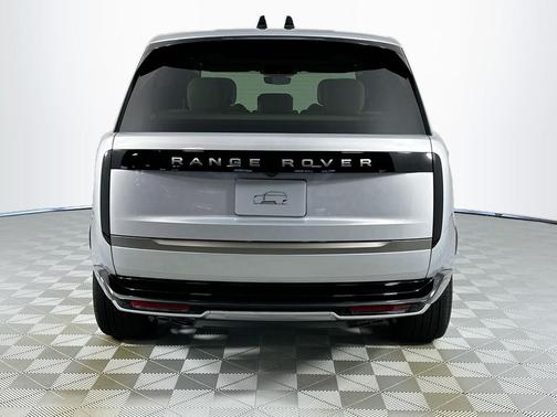 2025 Land Rover Range Rover P530 SE
