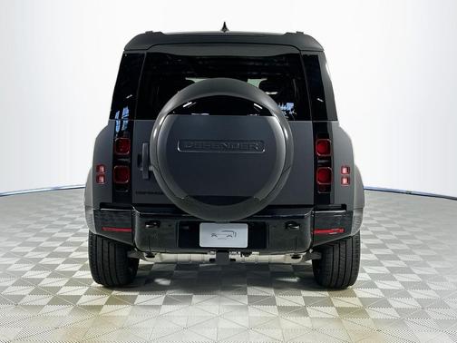 2025 Land Rover Defender 110 P400 X-Dynamic SE