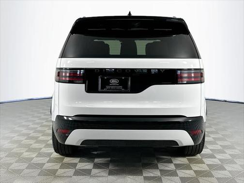 2024 Land Rover Discovery P300 Dynamic SE
