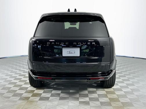 Santorini Black 2026 Land Rover Range Rover P400 SE 7 Seat