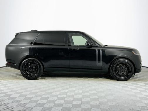 Santorini Black 2026 Land Rover Range Rover P400 SE 7 Seat