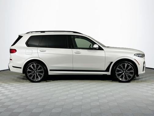 2022 BMW X7 M50i
