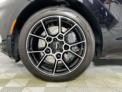 Black 2022 Aston Martin DBX Base