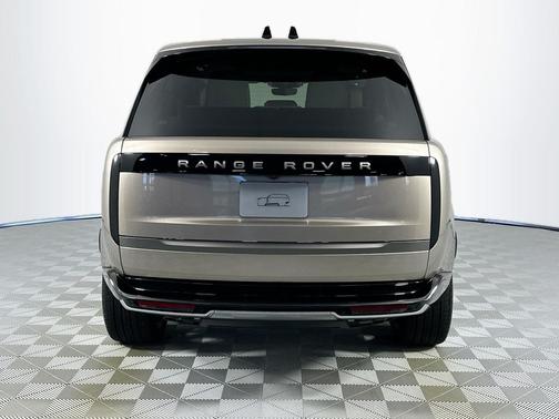 2025 Land Rover Range Rover P530 SE 7 Seat