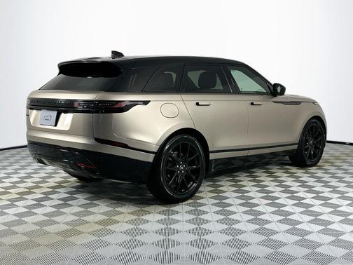 2026 Land Rover Range Rover Velar P250 SE R-Dynamic