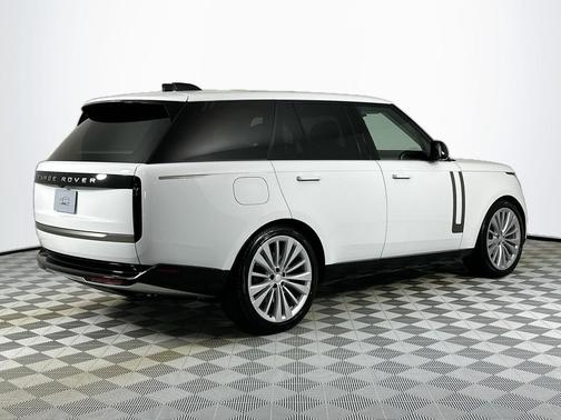 2024 Land Rover Range Rover P530 SE