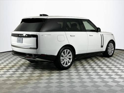 2025 Land Rover Range Rover P550e SE