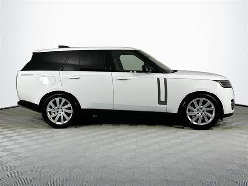 2025 Land Rover Range Rover P550e SE