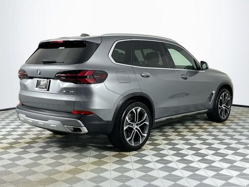 Skyscraper Grey Metallic 2025 BMW X5 sDrive40i