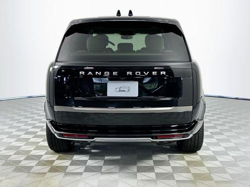 2025 Land Rover Range Rover P530 SE