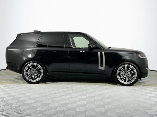 2025 Land Rover Range Rover P530 SE