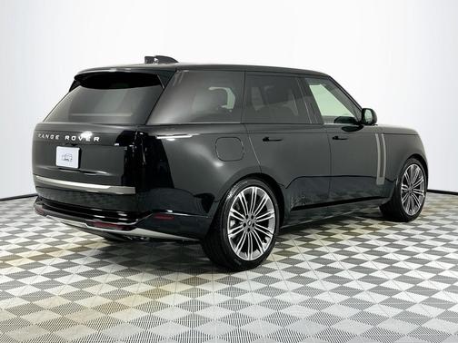 2025 Land Rover Range Rover P530 SE