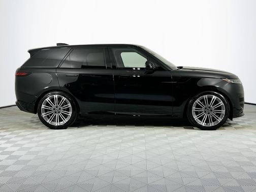 2025 Land Rover Range Rover Sport SE