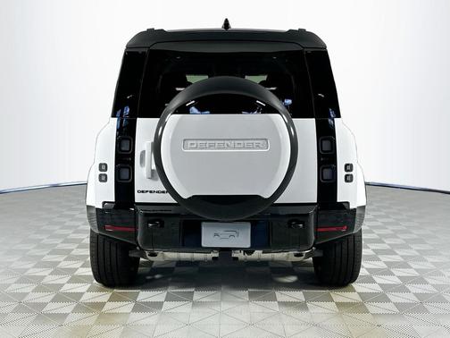 2026 Land Rover Defender X-Dynamic SE