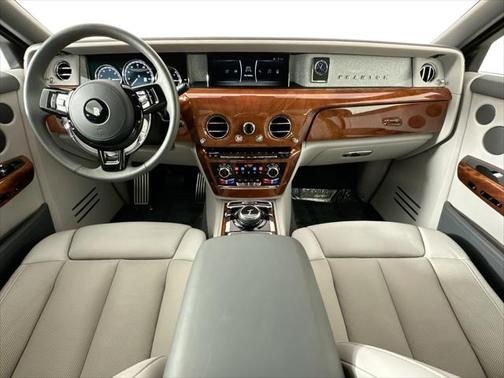 2022 Rolls-Royce Phantom Base