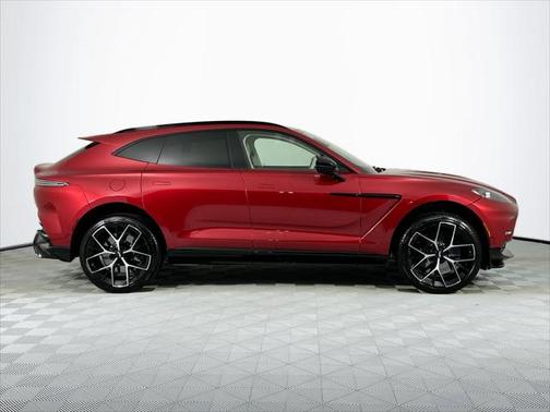 2025 Aston Martin DBX 707