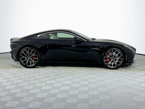 2025 Aston Martin Vantage Base