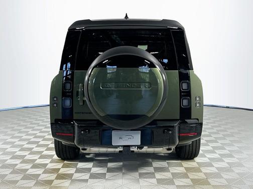 2026 Land Rover Defender X-Dynamic SE