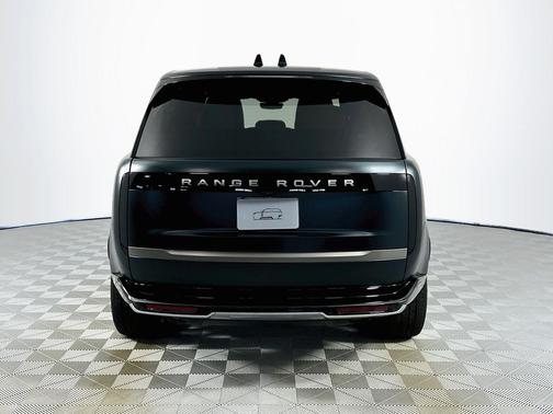 Green 2027 Land Rover Range Rover SE
