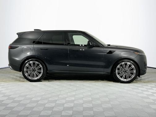 2026 Land Rover Range Rover Sport SE