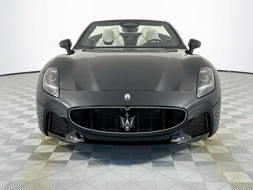 Nero Noctis Black 2026 Maserati GranCabrio