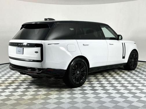 Fuji White 2023 Land Rover Range Rover P400 SE